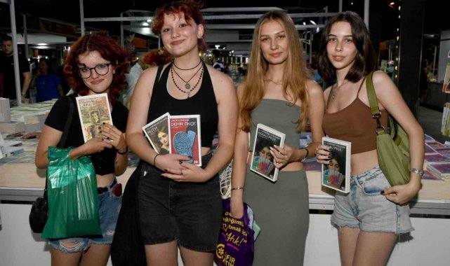 Kuşadası Kitap Fuarı'na Yoğun İlgi