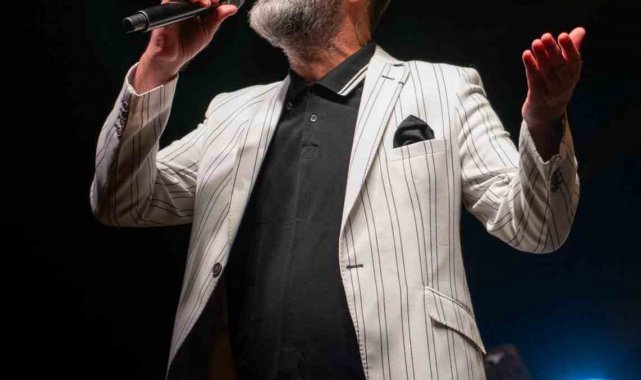 Kuşadası'nda yaz akşamları konserlerle şenleniyor
