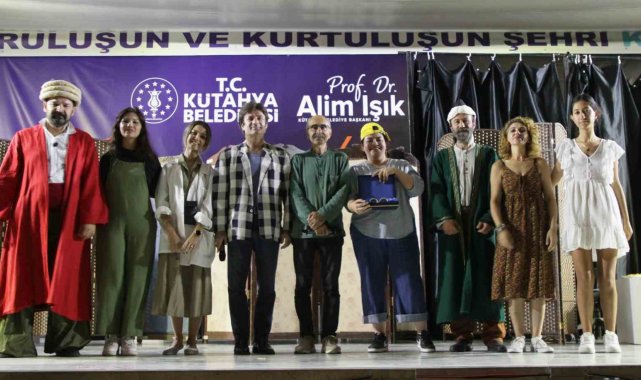 Kütahya'da "Düşlerim Var Gelecekte" adlı tiyatro oyunu büyük ilgi gördü
