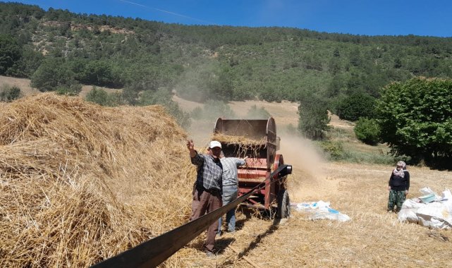 Kütahyalı çiftçiler patoz makinelerinden vazgeçemiyor