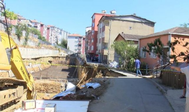 lar Sarıyer'de yol çöktü