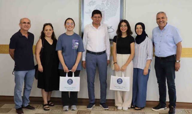LGS Türkiye birincilerine Başkan Özcan'dan ödül