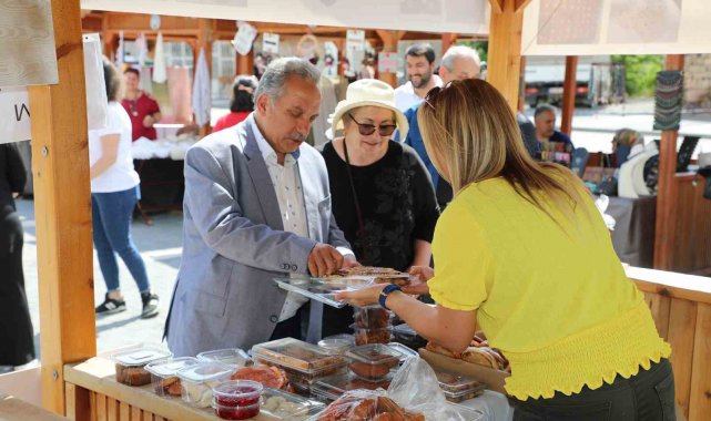 Maharetli Eller, Pazarı Bekler