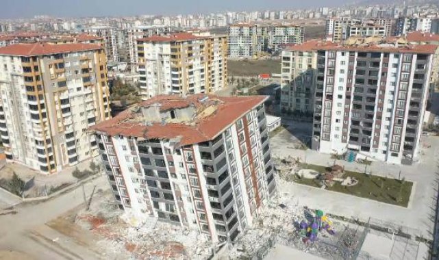 Malatya'da yüksek katlı ağır hasarlı binalar, patlatılarak yıkılacak