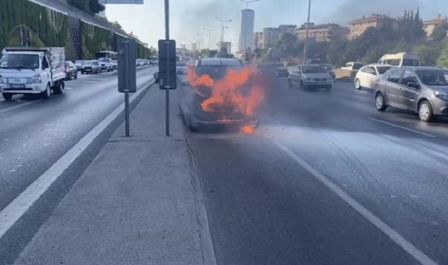 Maltepe'de hafif ticari araçta yangın