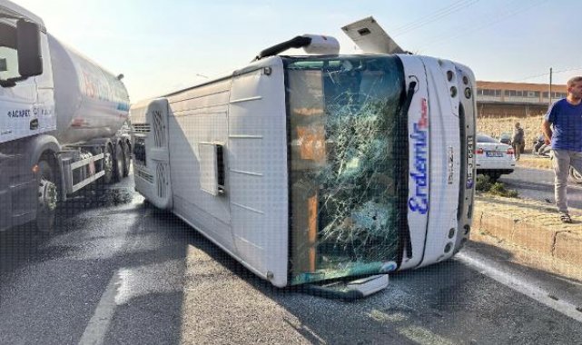 Manisa'da işçi servis midibüsü devrildi; 25 yaralı
