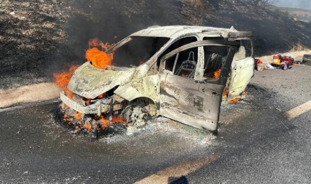 Manisa'da, otomobilde çıkan yangın ormana sıçradı
