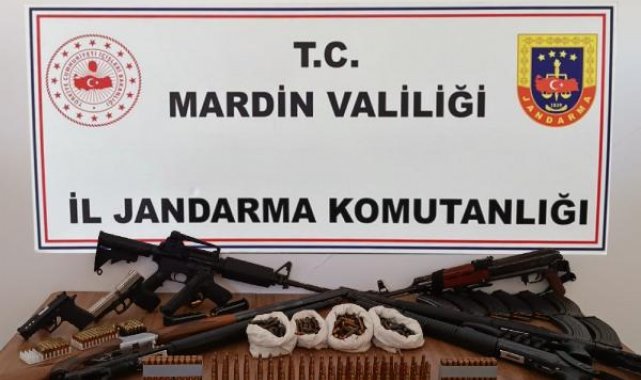 Mardin'de iki evde silah ve fişek ele geçirildi