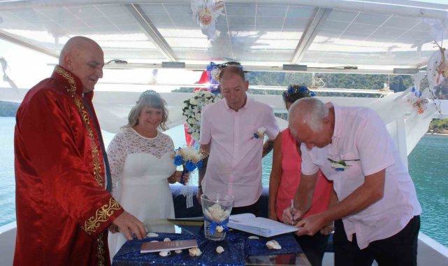 Marmaris'te 7 ayda 415 çift dünya evine girdi