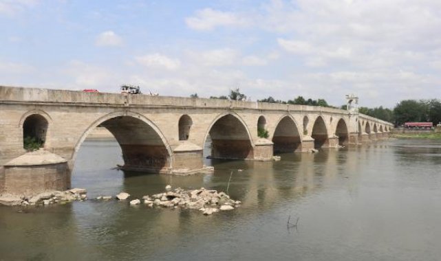 Meriç Nehri'nin debisi düşünce tarihi köprünün ayakları ortaya çıktı