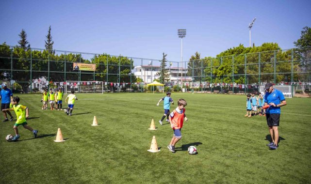 Mersin'de futbol kursları devam ediyor
