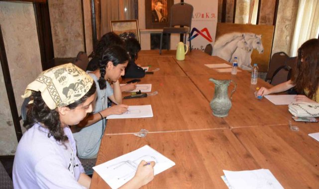 Mersin'de geleceğin ressamları yetişiyor