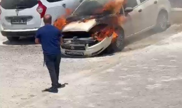 Mersin'de park halindeki otomobil yandı