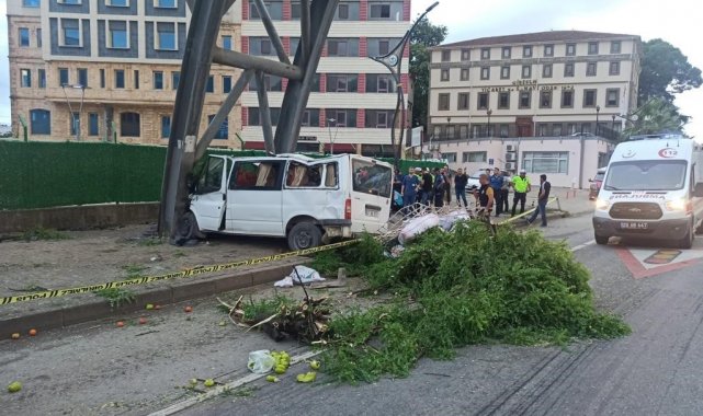Mevsimlik fındık işçilerini taşıyan minibüs kaza yaptı: 1 ölü, 13 yaralı