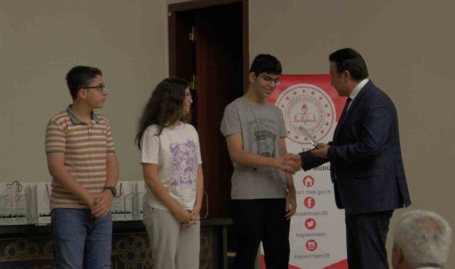 Milli eğitimden sınavlarda derece yapan öğrencilere hediye