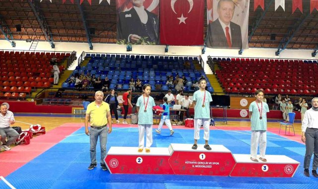Minik taekwondocular nefesleri kesti