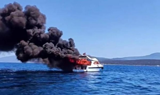 Motoryat alev alev yandı; 8 kişi tahliye edildi