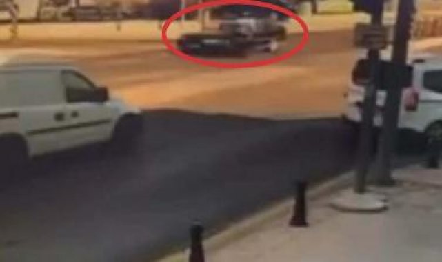 Motosikletle otomobilin çarpıştığı 1 kişinin öldüğü kaza kamerada