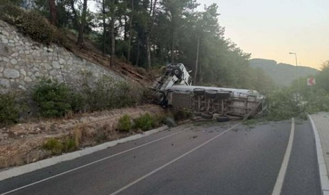 Muğla'da sıvılaştırılmış doğal gaz taşıyan tanker alt yola düştü