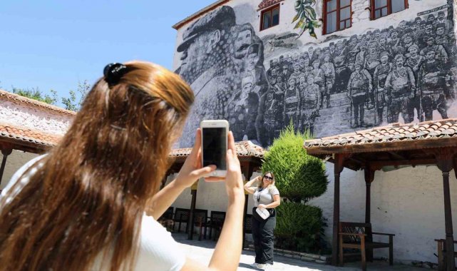 Mural resim çalışmasına vatandaşlardan yoğun ilgi