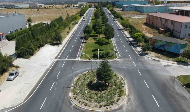 Nafi Güral Caddesinde yol boyama çalışmaları tamamlandı