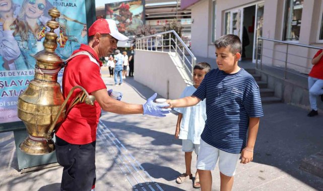 Nevşehir Belediyesinden serinleten ikram