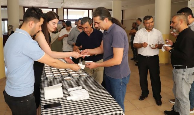 NEVÜ'lü personellere aşure ikramı