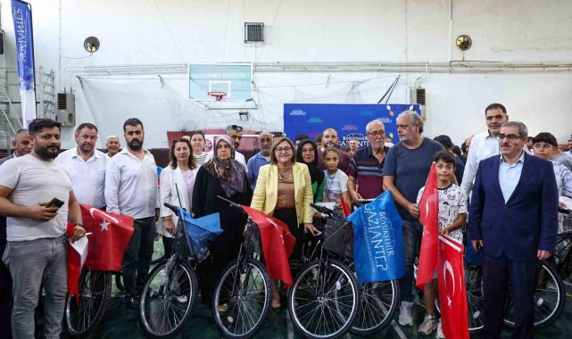 Nizip'te bulunan bakkallara sepetli bisiklet desteği