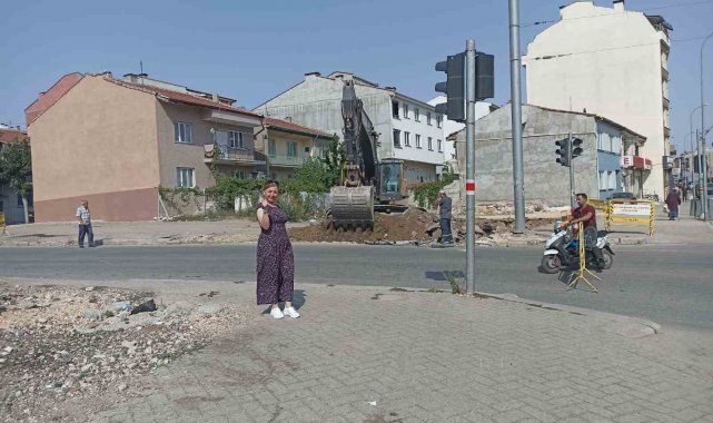 O yolda yarım kalan yapım çalışmaları başladı