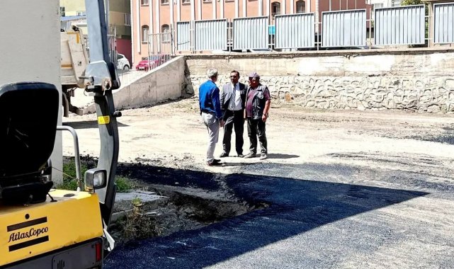 Okullarda asfaltlama çalışmaları başladı