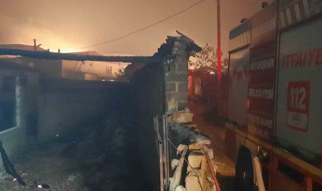 Orman yangını, Ulupınar Köyü'nde evlere sıçradı