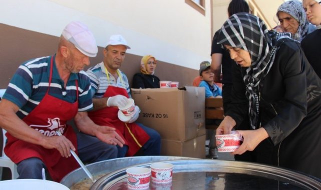 Osmaneli'nde 2 bin kişiye aşure dağıtıldı