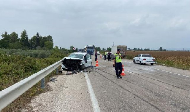 Osmaniye'de iki otomobil çarpıştı: 1 ölü, 5 yaralı