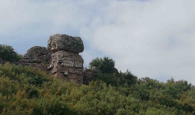 Osmanlı'dan kalan tarihi kale ilgi bekliyor
