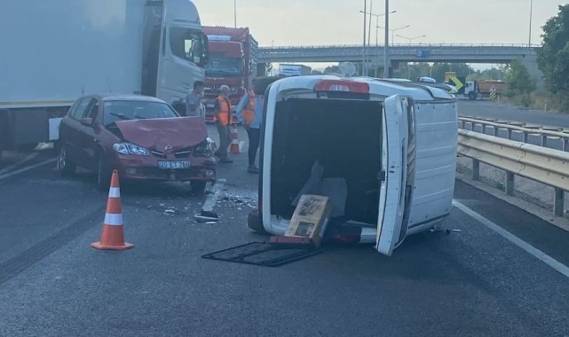 Otomobil ile hafif ticari araç kafa kafaya çarpıştı: 2'si çocuk 7 yaralı