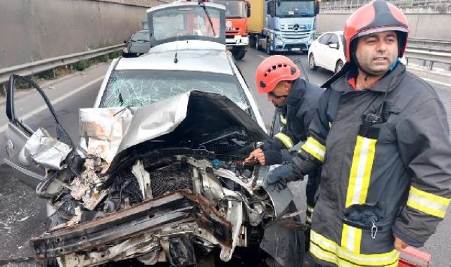 Otomobil, iş makinesine çarptı; sürücü ağır yaralı