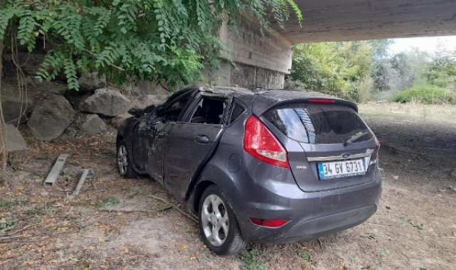 Otomobil, köprüden uçtu: 1'i bebek, 4 yaralı