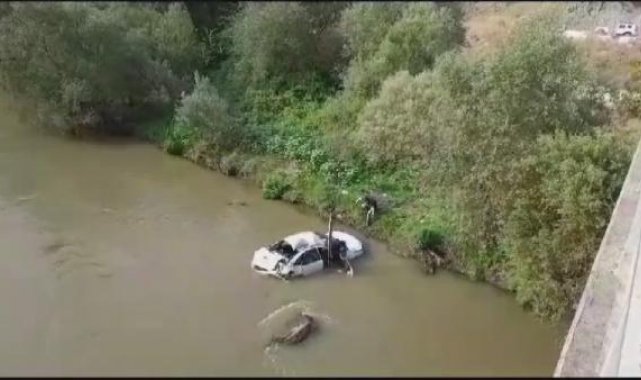 Otomobil, Yeşilırmak'a uçtu: 1'i çocuk 5 yaralı