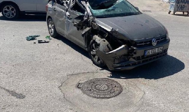 Otomobilin park halindeki TIR'a çarptığı kaza kamerada; 1 yaralı