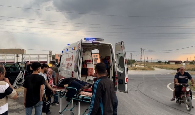 Otomobilin tır ile çarpıştığı kazada 4 kişi yaralandı