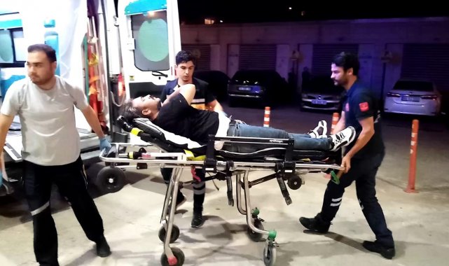 Parkta iki grup arasında bıçaklı kavga: 3 yaralı