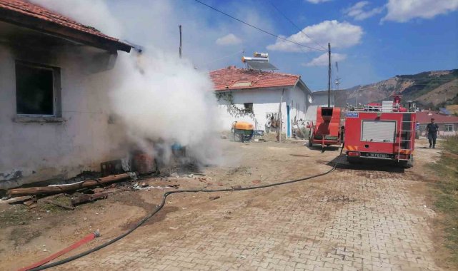 Patlayan mutfak tüpü yangın çıkarttı