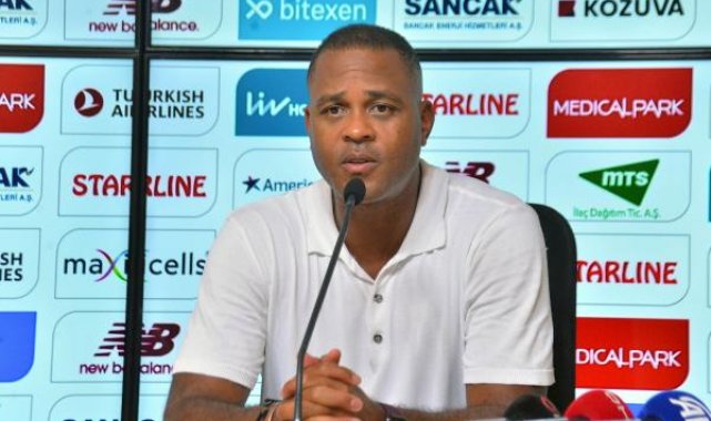 Patrick Kluivert: 10 kişi kaldıktan sonra takımımla daha çok gurur duydum