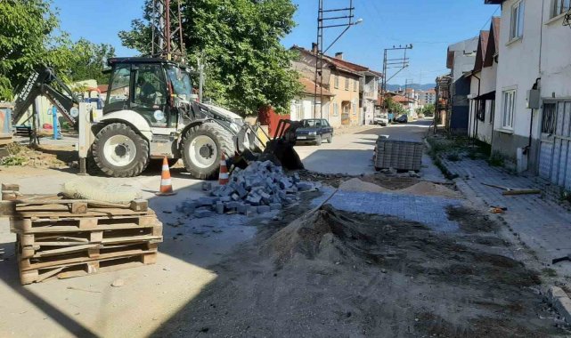 Pazaryeri'nde kilit parke taş uygulaması