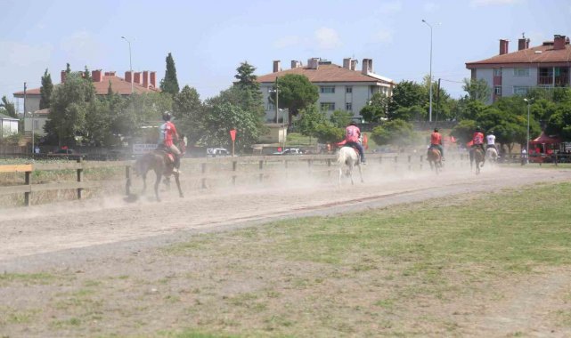 Rahvan At Yarışları nefes kesti