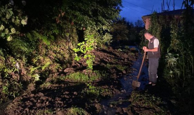 Rize'de heyelan; 3 katlı bina ve 1 müstakil ev boşaltıldı
