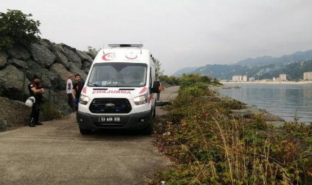 Rize'de serinlemek için girdiği denizde boğuldu