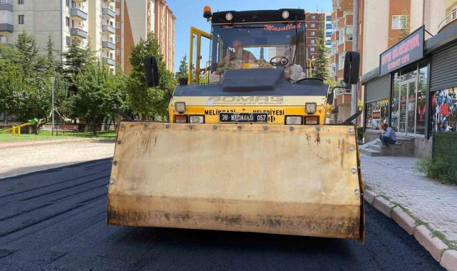 Sakarya Mahallesi'nde 5 sokakta asfalt yenileniyor