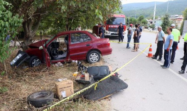 Samsun'da otomobil ağaca çarptı: 2 ölü 1 yaralı