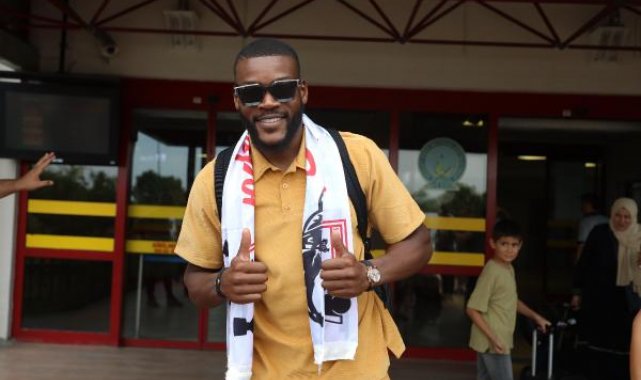 Samsunspor'un yeni transferi Ntcham, Samsun'a geldi